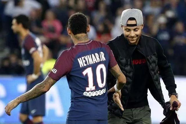 带队8场仅1胜！斯基拉：佛罗伦萨准备给瓦诺利最后一次机会（斯基拉：佛罗伦萨或将给瓦诺利最后机会，带队8战仅1胜）